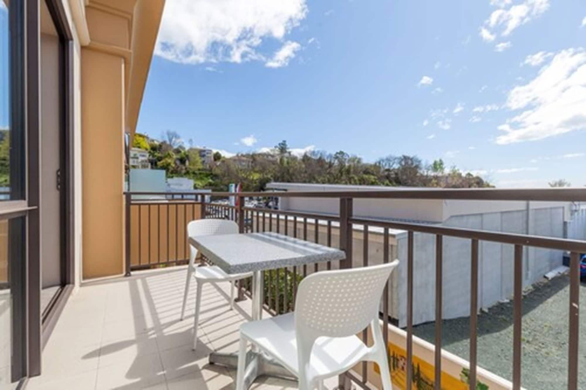 Palazzo Motor Lodge Nelson Eksteriør bilde A balcony