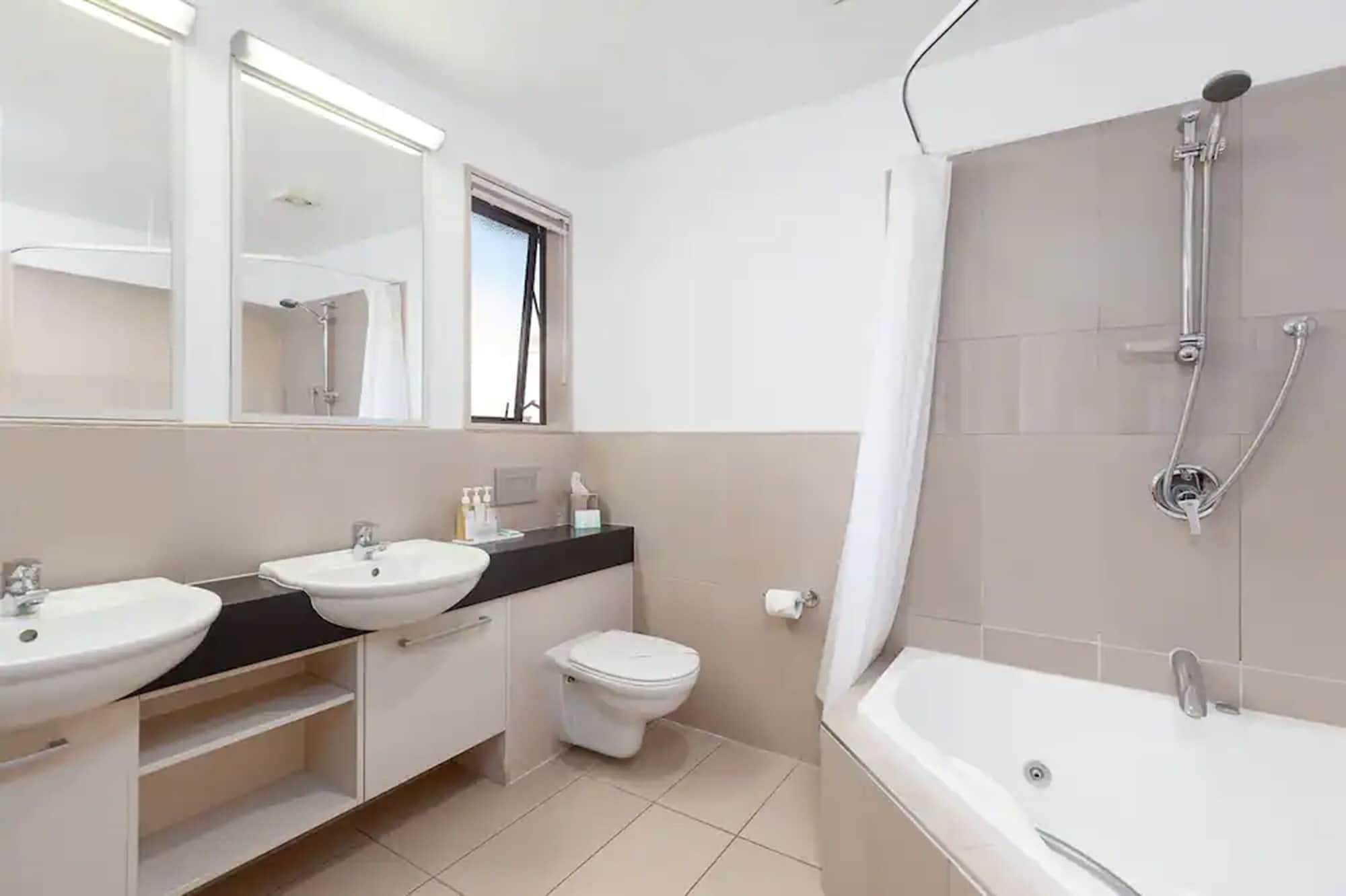 Palazzo Motor Lodge Nelson Eksteriør bilde A bathroom